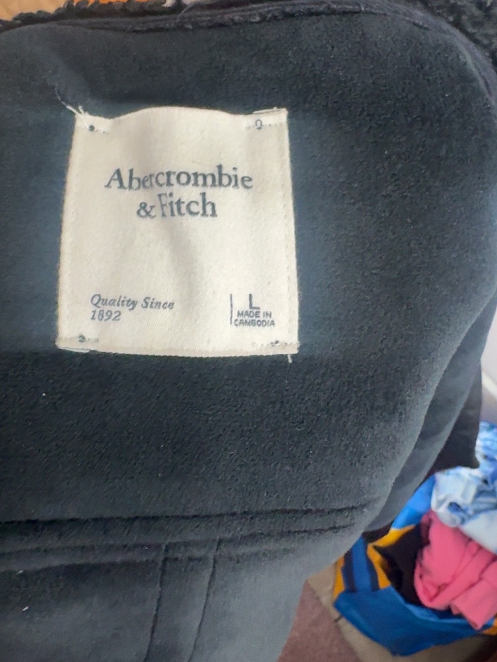 Abercrombie & Fitch Cozy Black Sherpa Jacket with Seamed Details - Picture 5 of 6